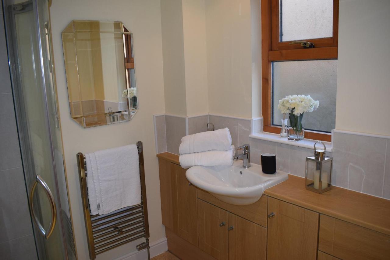 Kelpies Serviced Apartments Kavanagh- 5 Bedrooms Bathgate Exterior photo