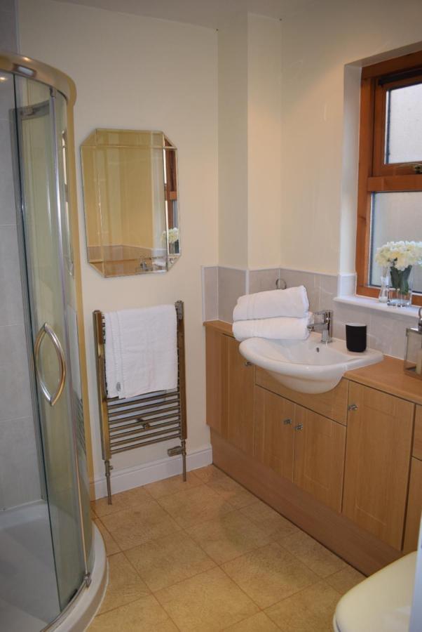 Kelpies Serviced Apartments Kavanagh- 5 Bedrooms Bathgate Exterior photo